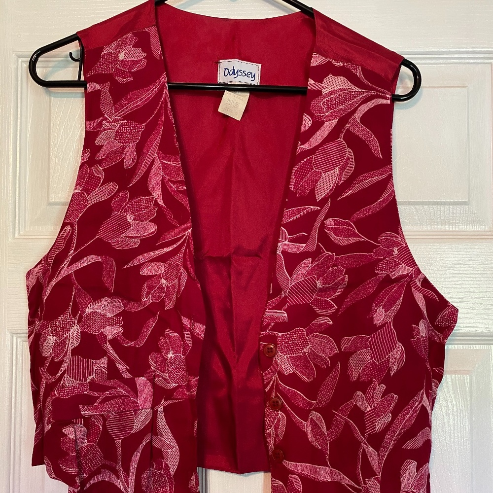 Odyssey Womens Red Floral Print Vest, size 8